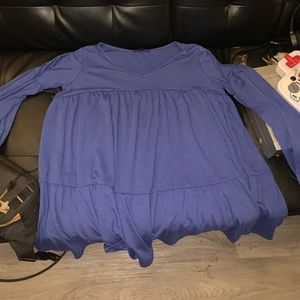 Size L billowy shirt